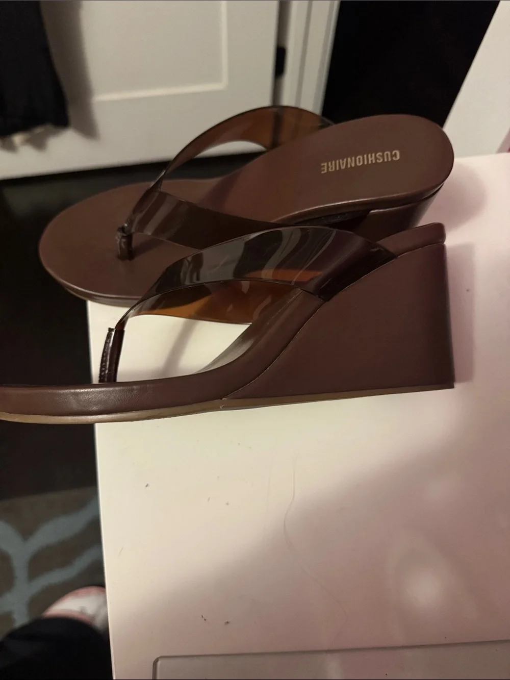 Cushionaire Brown Wedge Thong Sandals with Glossy Strap